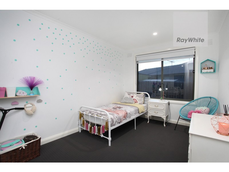 15 Pyke Drive, Gladstone Park VIC 3043