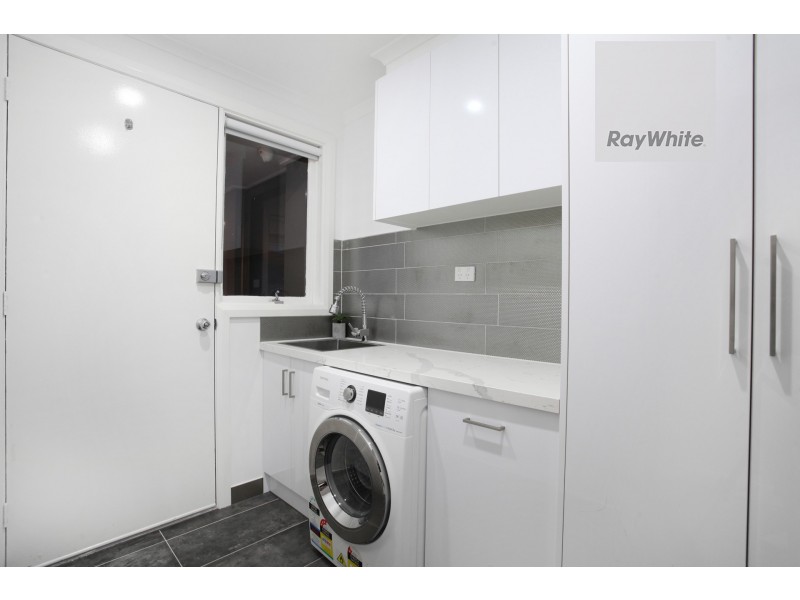 15 Pyke Drive, Gladstone Park VIC 3043