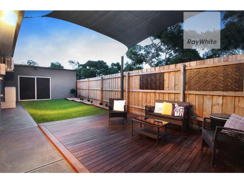 15 Pyke Drive, Gladstone Park VIC 3043
