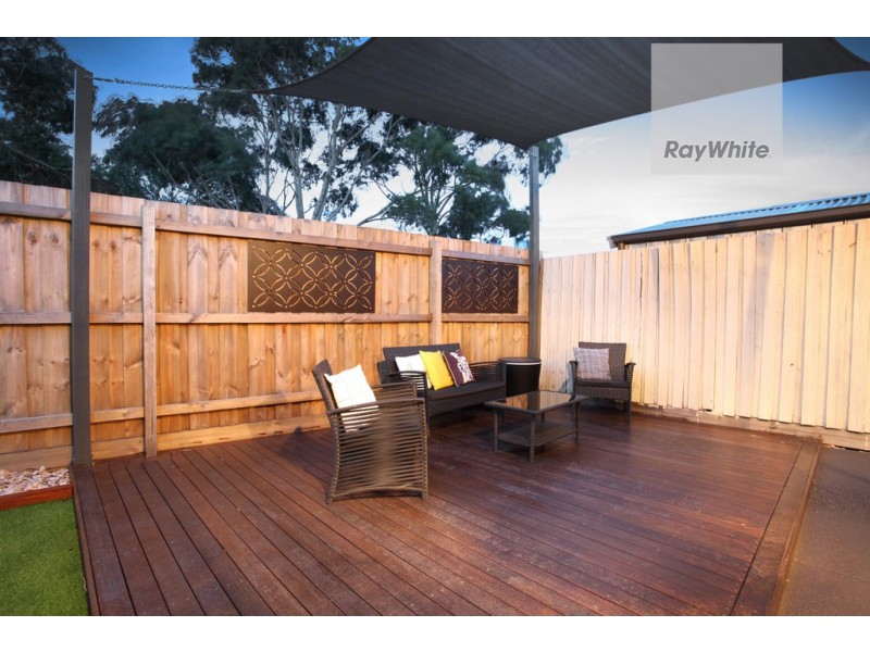 15 Pyke Drive, Gladstone Park VIC 3043