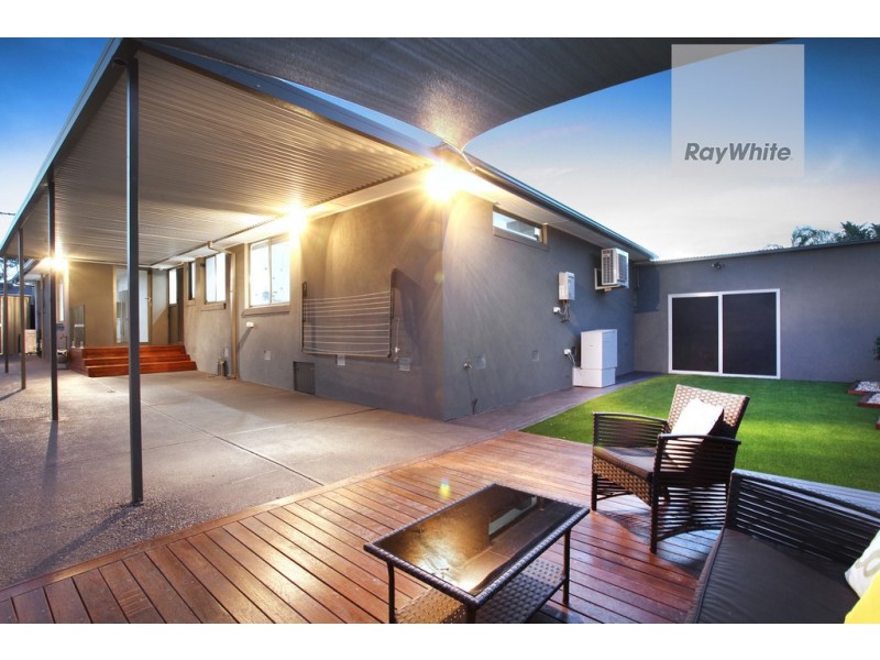 15 Pyke Drive, Gladstone Park VIC 3043