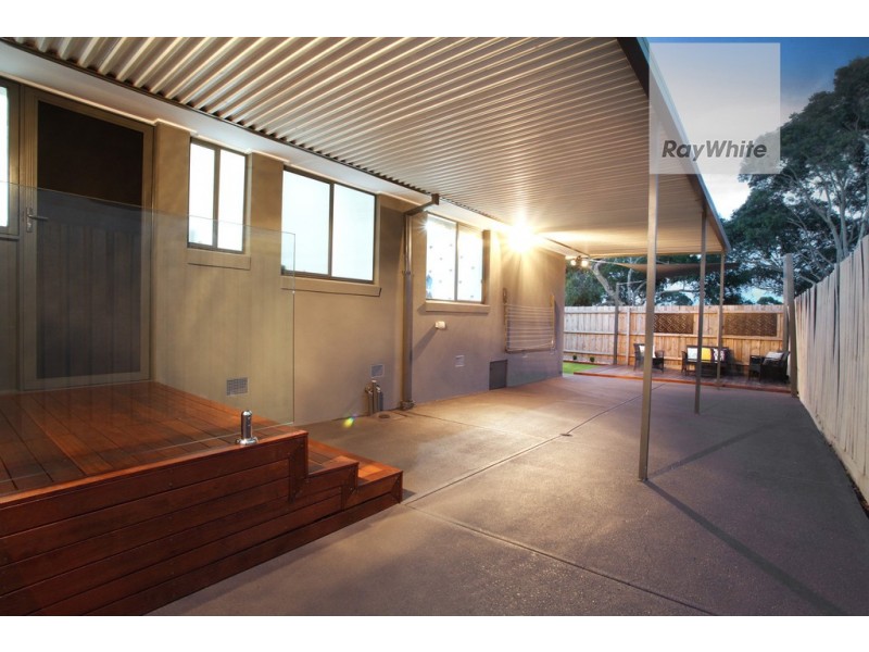 15 Pyke Drive, Gladstone Park VIC 3043