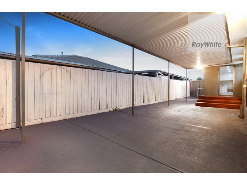 15 Pyke Drive, Gladstone Park VIC 3043