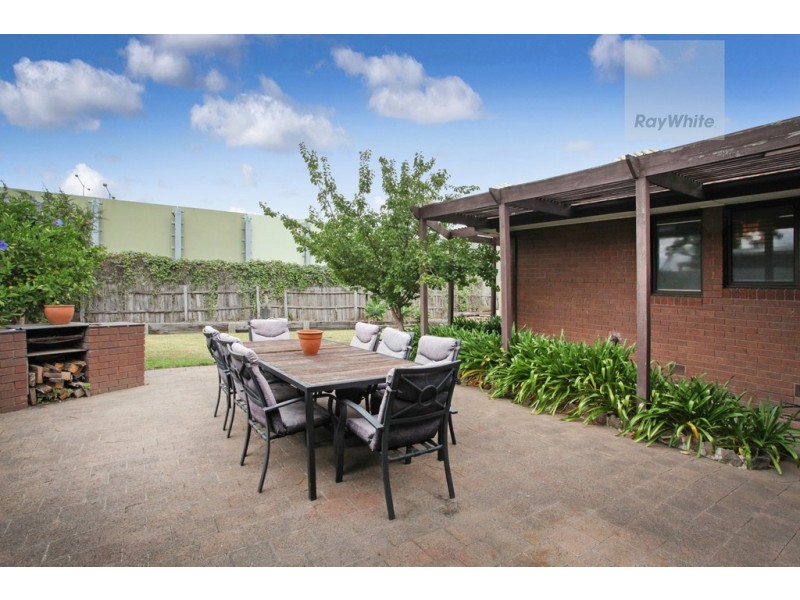 58 Lenoak Street, Gladstone Park VIC 3043