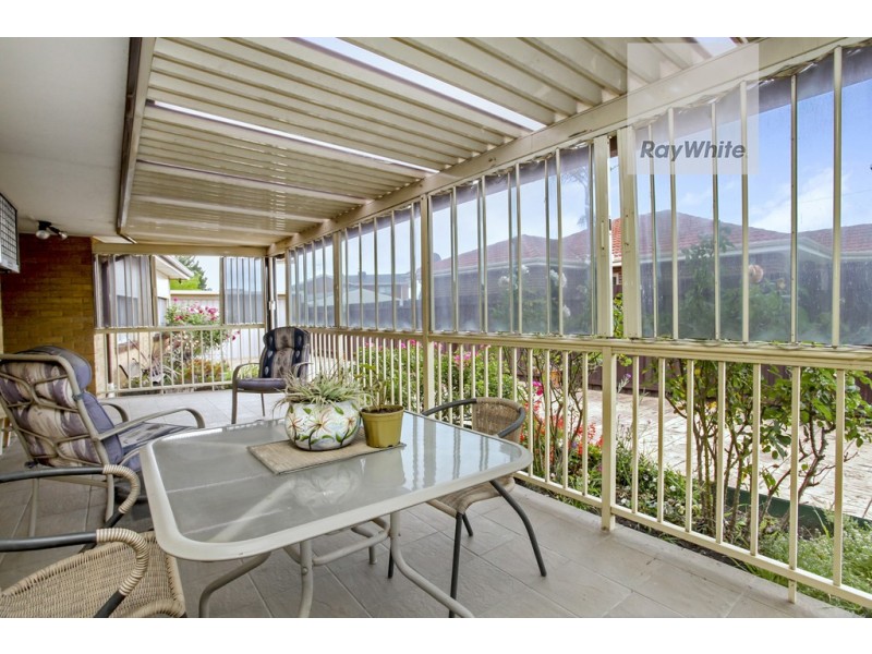 19 Samara Grove, Gladstone Park VIC 3043