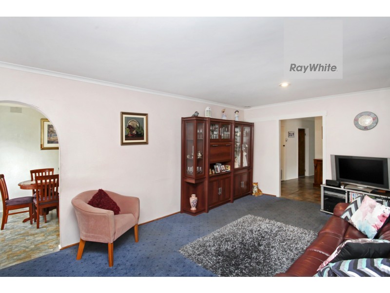 19 Samara Grove, Gladstone Park VIC 3043