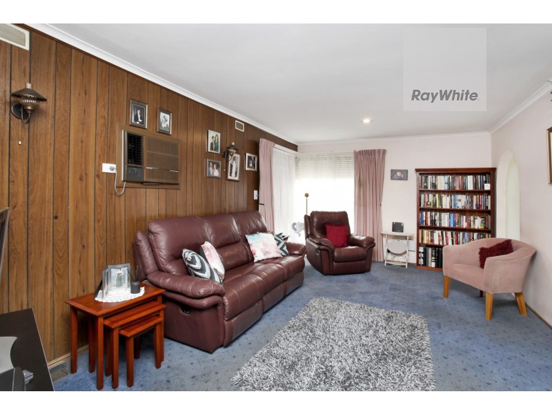 19 Samara Grove, Gladstone Park VIC 3043