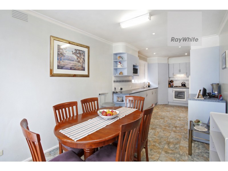 19 Samara Grove, Gladstone Park VIC 3043