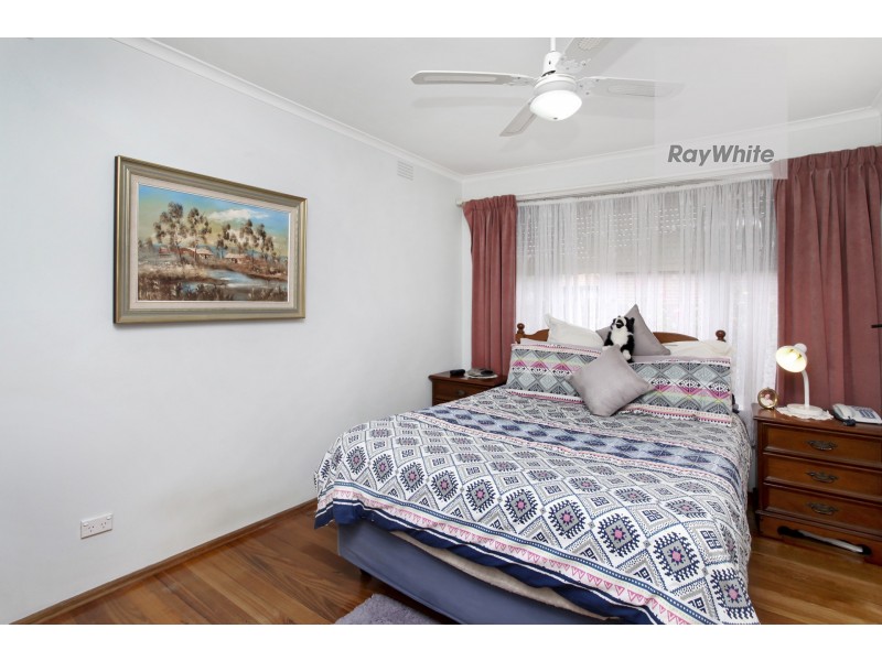 19 Samara Grove, Gladstone Park VIC 3043