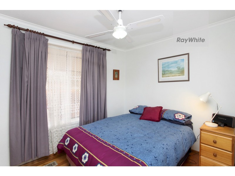 19 Samara Grove, Gladstone Park VIC 3043