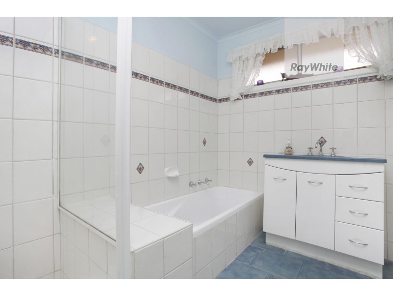 19 Samara Grove, Gladstone Park VIC 3043