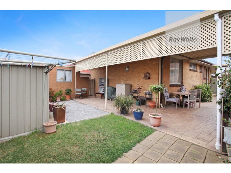 19 Samara Grove, Gladstone Park VIC 3043