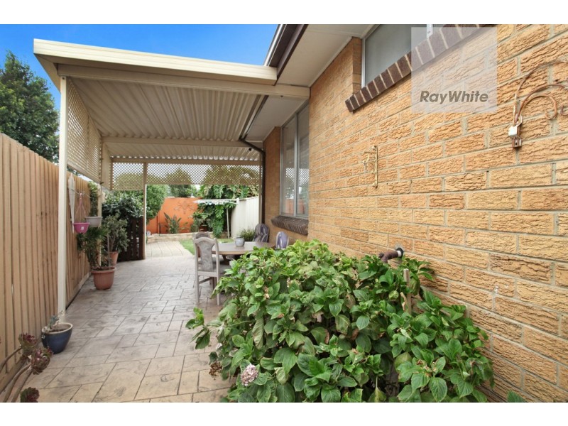 19 Samara Grove, Gladstone Park VIC 3043