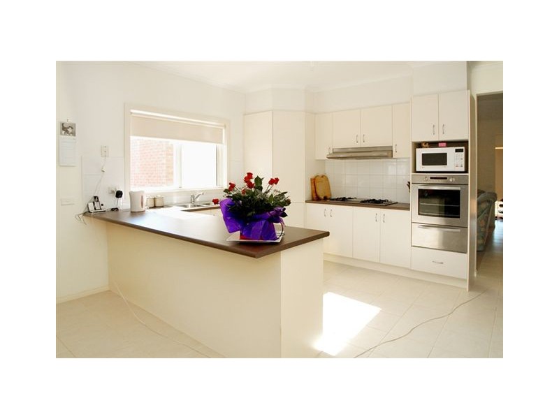 6 Earl Grove, Craigieburn VIC 3064