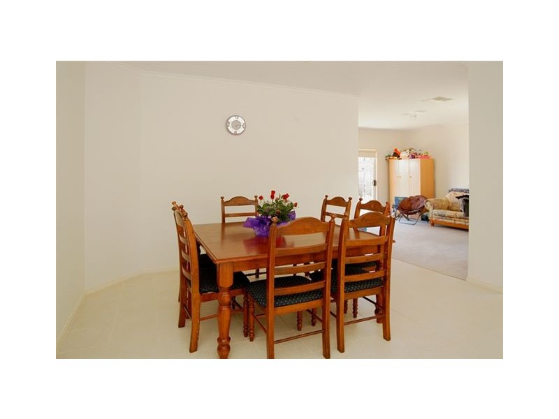 6 Earl Grove, Craigieburn VIC 3064