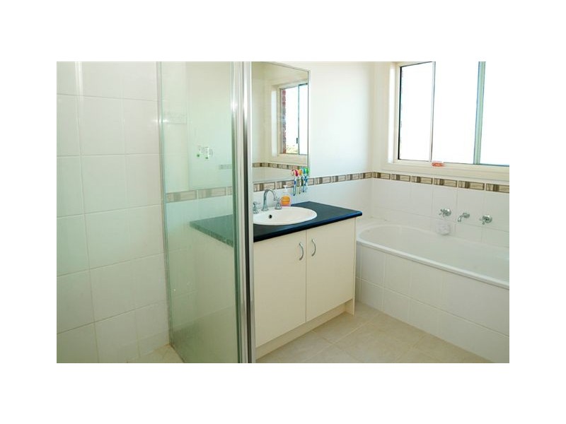 6 Earl Grove, Craigieburn VIC 3064