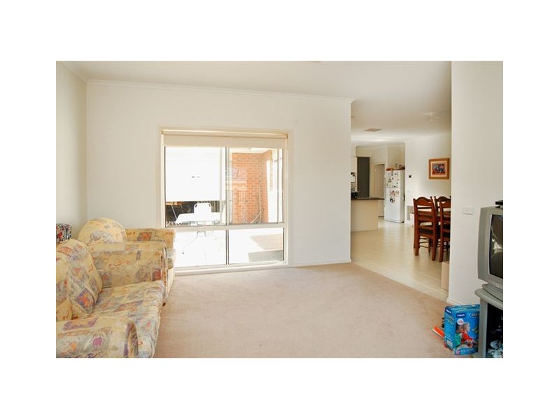 6 Earl Grove, Craigieburn VIC 3064