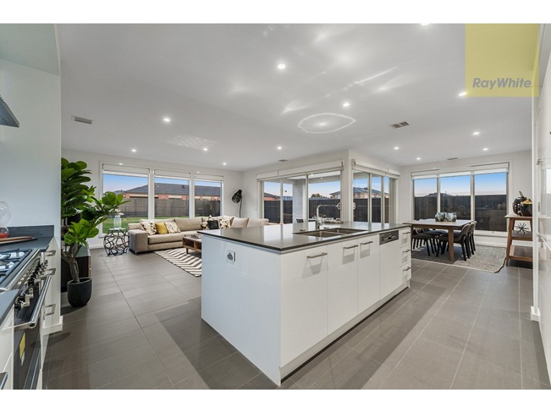 28 Halycon Bend, Beveridge VIC 3753