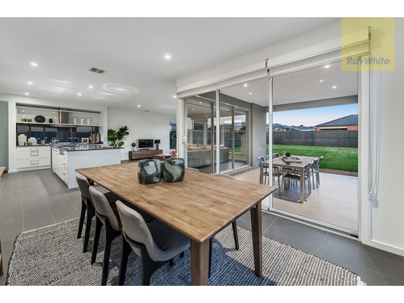 28 Halycon Bend, Beveridge VIC 3753