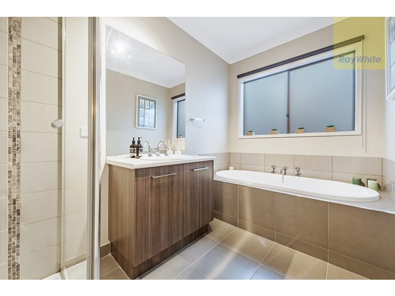 6 Lion Chase, Craigieburn VIC 3064