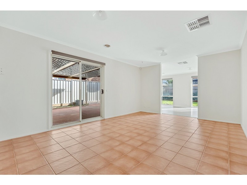 4 Chelmsford Court, Craigieburn VIC 3064