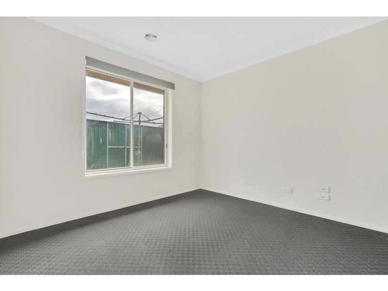 4 Chelmsford Court, Craigieburn VIC 3064