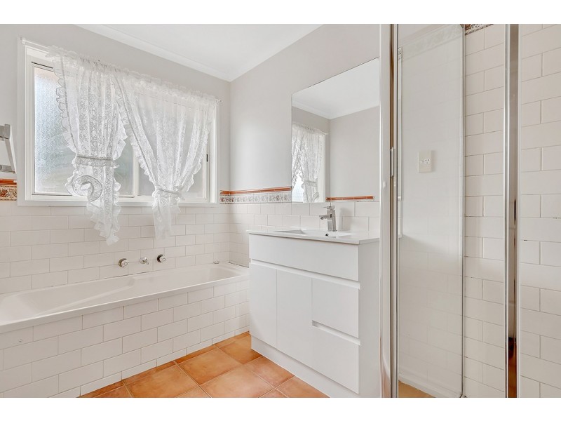 4 Chelmsford Court, Craigieburn VIC 3064