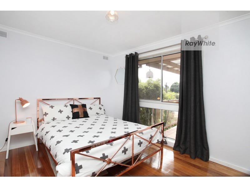 2 Keyes Place, Gladstone Park VIC 3043