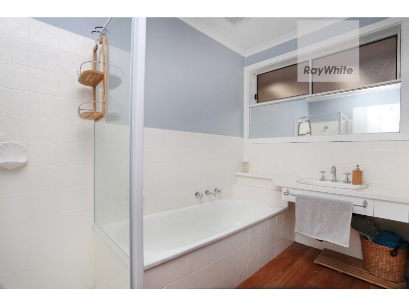 2 Keyes Place, Gladstone Park VIC 3043