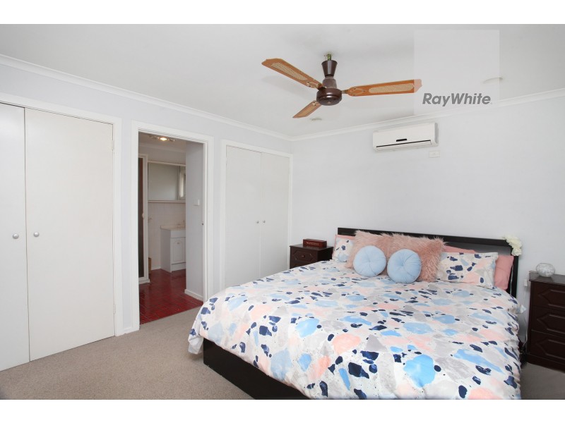 2 Keyes Place, Gladstone Park VIC 3043