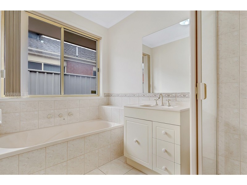 7 Waterdale Rise, Craigieburn VIC 3064