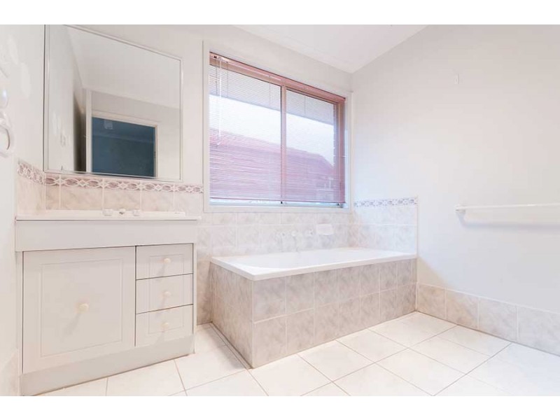 8 Waterford Avenue, Craigieburn VIC 3064