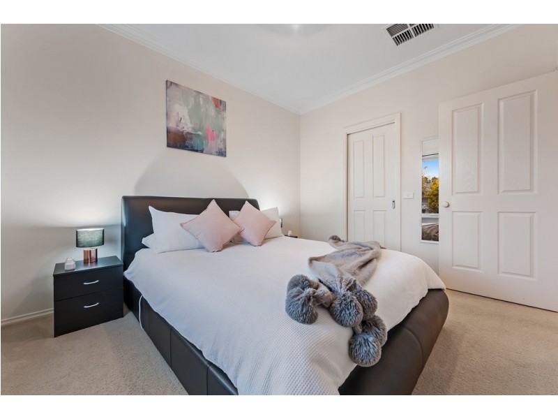 21 Gainsborough Drive, Craigieburn VIC 3064