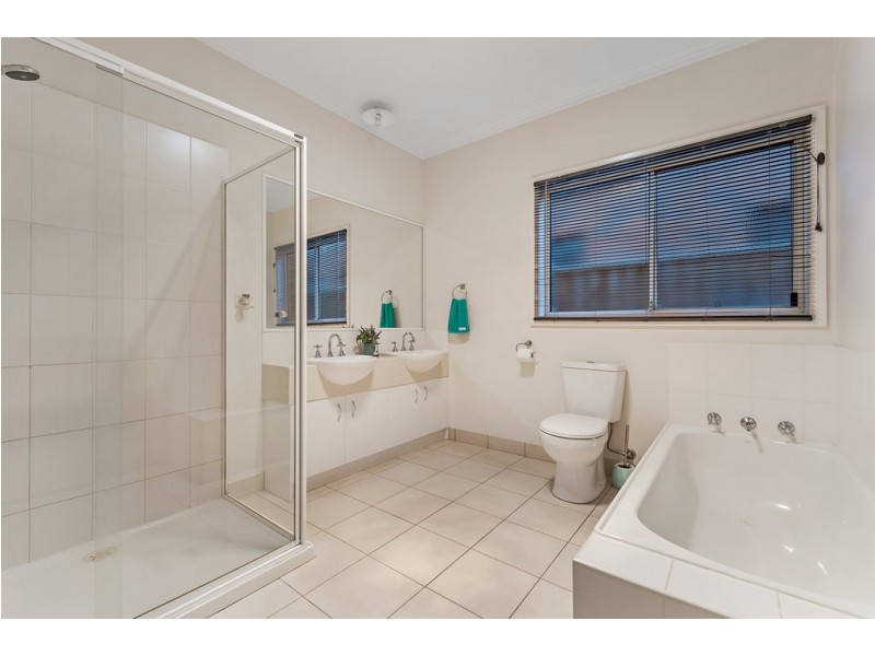 21 Gainsborough Drive, Craigieburn VIC 3064