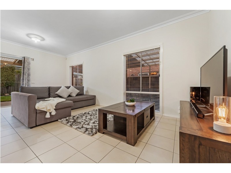 21 Gainsborough Drive, Craigieburn VIC 3064