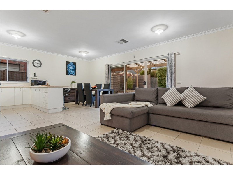 21 Gainsborough Drive, Craigieburn VIC 3064