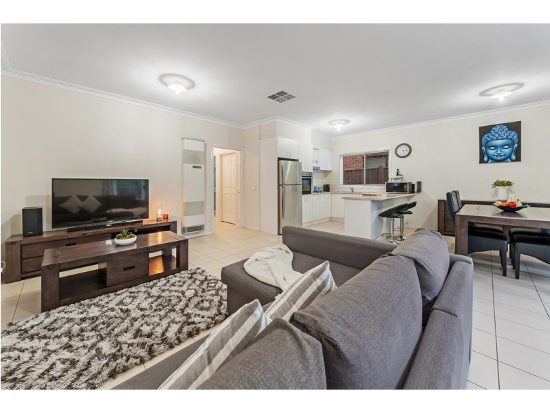 21 Gainsborough Drive, Craigieburn VIC 3064