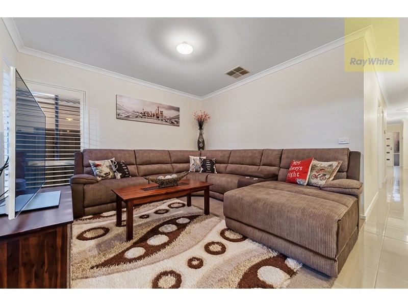 13 Bottlebrush Road, Craigieburn VIC 3064