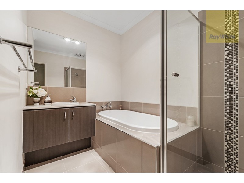 13 Bottlebrush Road, Craigieburn VIC 3064