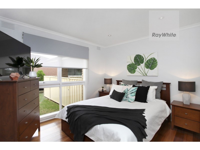 6 Chesney Court, Gladstone Park VIC 3043