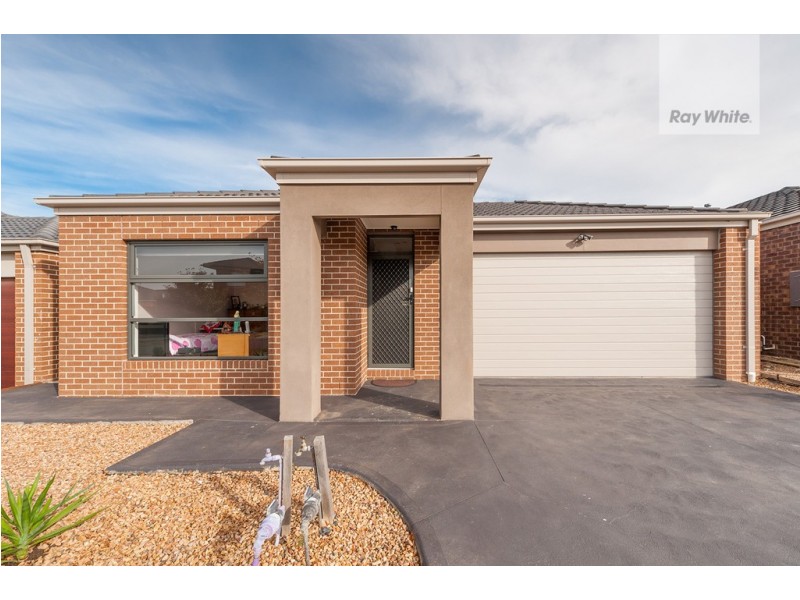 19 Oakgrove Drive, Craigieburn VIC 3064