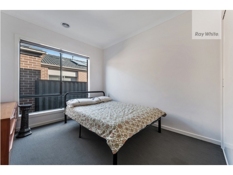 19 Oakgrove Drive, Craigieburn VIC 3064