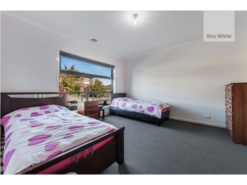 19 Oakgrove Drive, Craigieburn VIC 3064