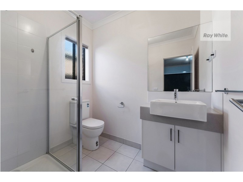 19 Oakgrove Drive, Craigieburn VIC 3064