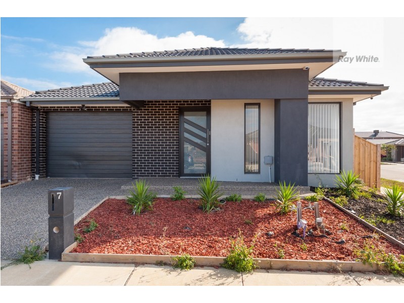 7 Vautier Avenue, Mickleham VIC 3064