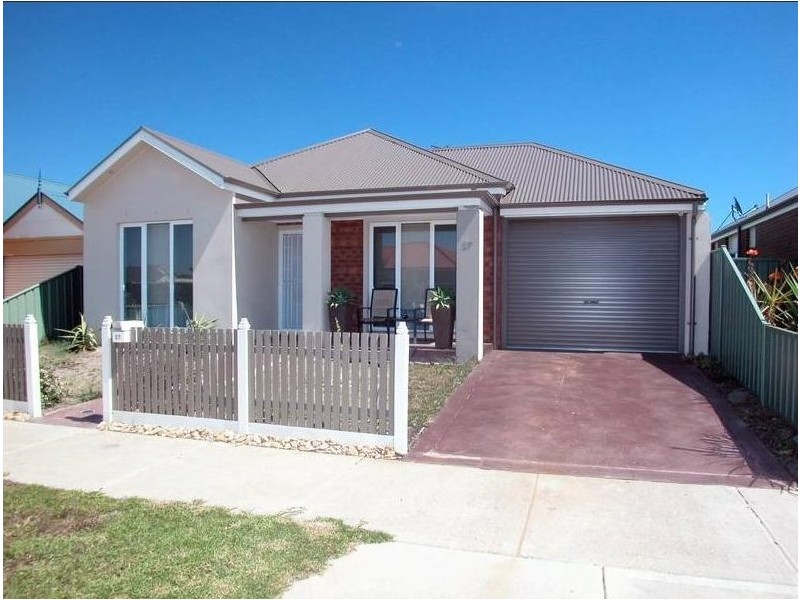 27 Swinburne Close, Craigieburn VIC 3064
