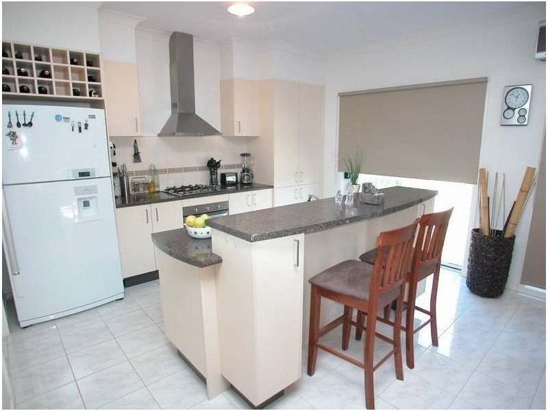 27 Swinburne Close, Craigieburn VIC 3064