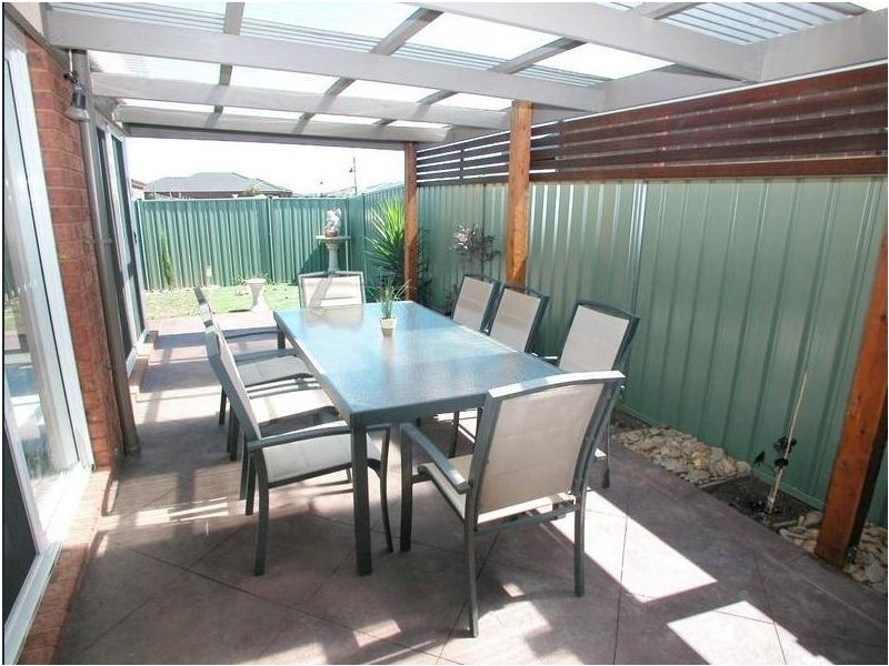 27 Swinburne Close, Craigieburn VIC 3064