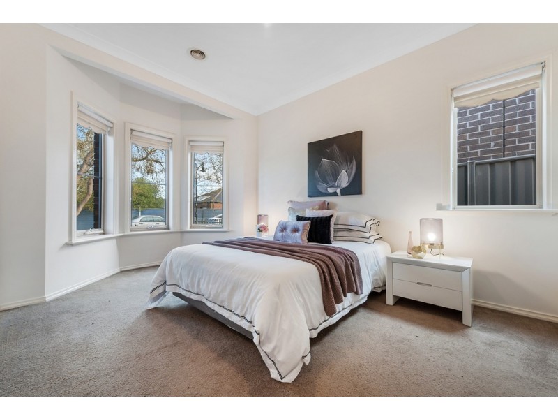 22 Westerfolds Loop, Craigieburn VIC 3064