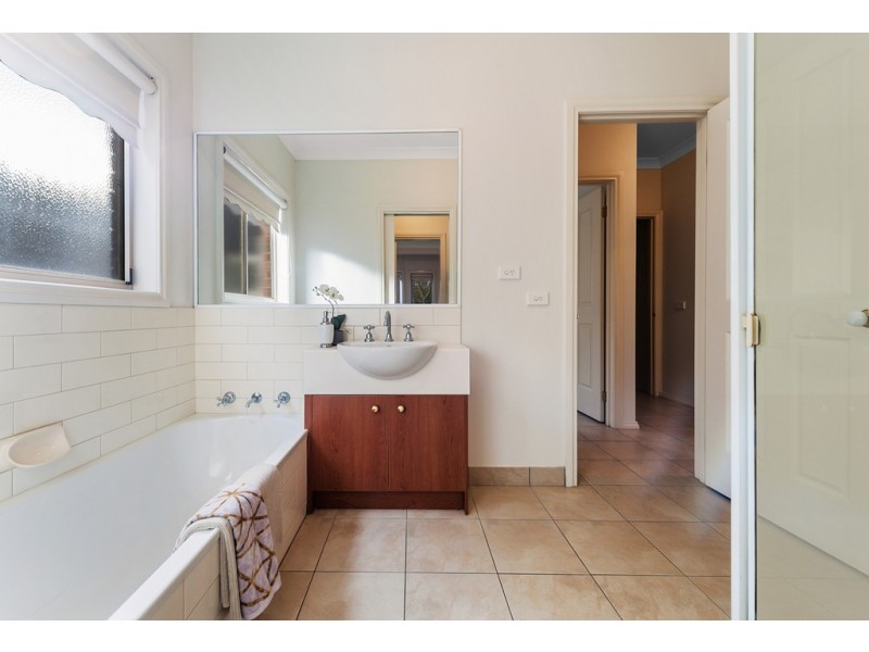 22 Westerfolds Loop, Craigieburn VIC 3064